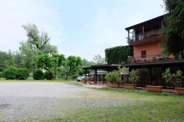 ultimo piano 330 mq + 800 area esclusiva Castelli Calepio