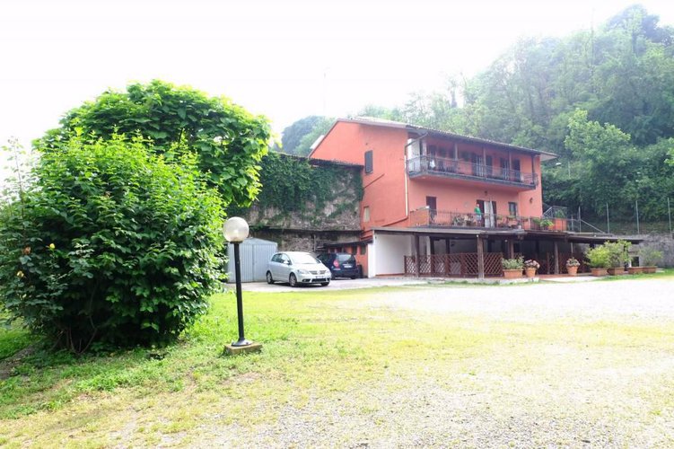 ultimo piano 330 mq + 800 area esclusiva Castelli Calepio