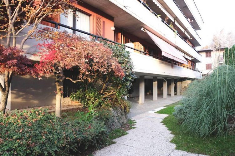 Trilocale con terrazze e box