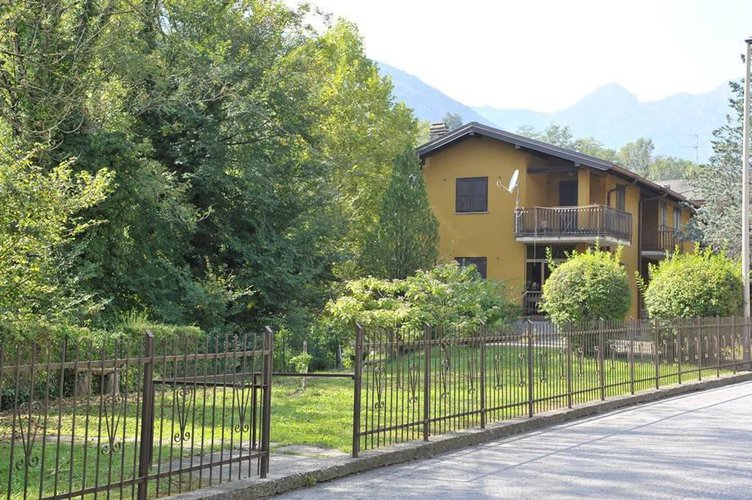 Sant’Omobono Terme servitissimo bilocale balconato con box