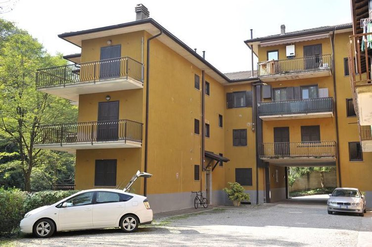 Sant’Omobono Terme servitissimo bilocale balconato con box Sant'Omobono Terme