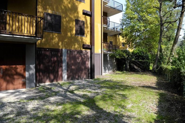 Sant’Omobono Terme servitissimo bilocale balconato con box Sant'Omobono Terme