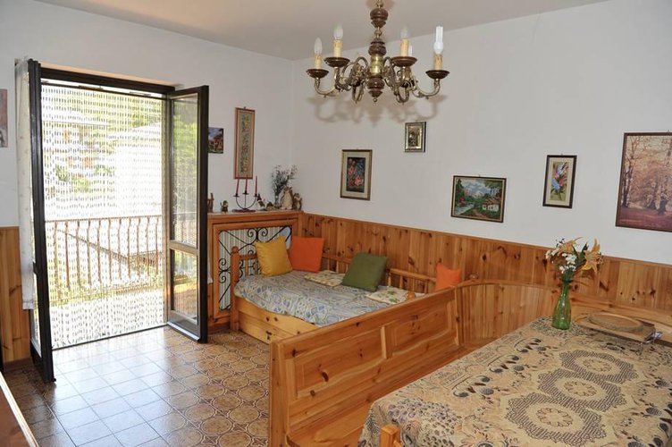 Sant’Omobono Terme servitissimo bilocale balconato con box Sant'Omobono Terme