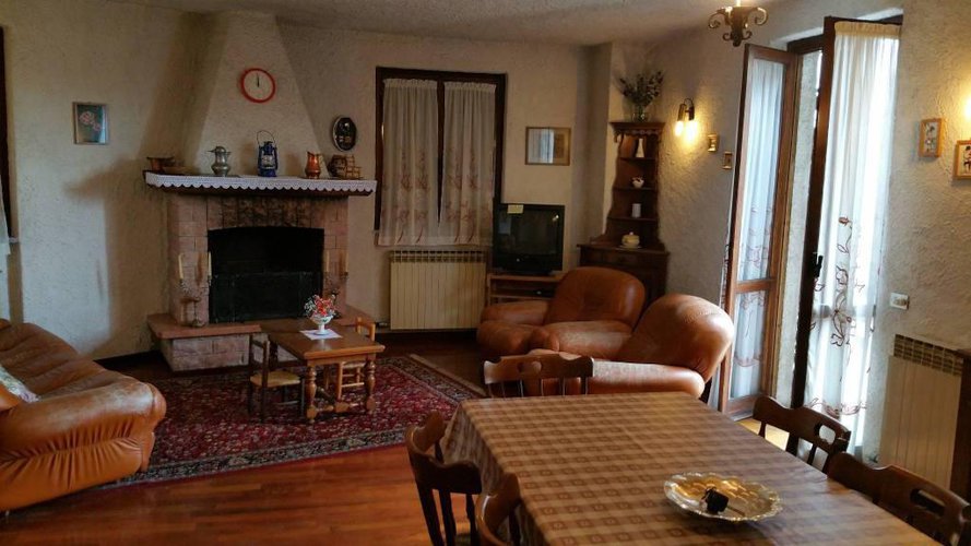 Zogno - Alture - Trilocale con caminetto e box