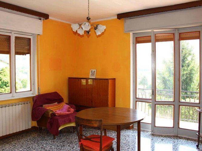 Casa indipendente con terreno e autorimessa Zandobbio