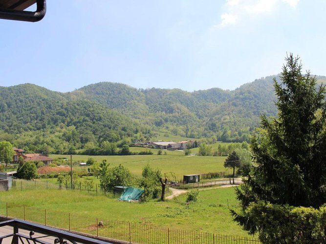Casa indipendente con terreno e autorimessa Zandobbio