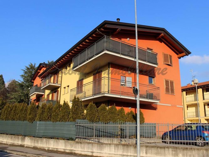 Trescore B., trilocale piano primo