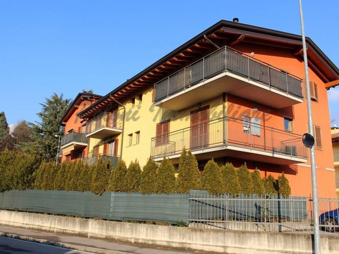 Trescore B., trilocale piano primo Trescore Balneario