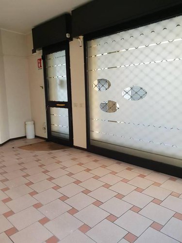 MERATESE NEGOZIO CON SOLUZIONE AFFITTO A RISCATTO