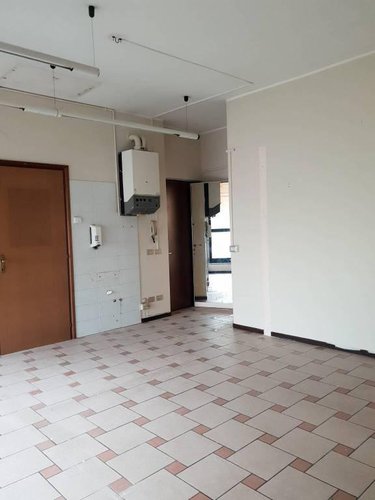 MERATESE NEGOZIO CON SOLUZIONE AFFITTO A RISCATTO Osnago