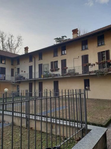 MERATESE NEGOZIO CON SOLUZIONE AFFITTO A RISCATTO Osnago