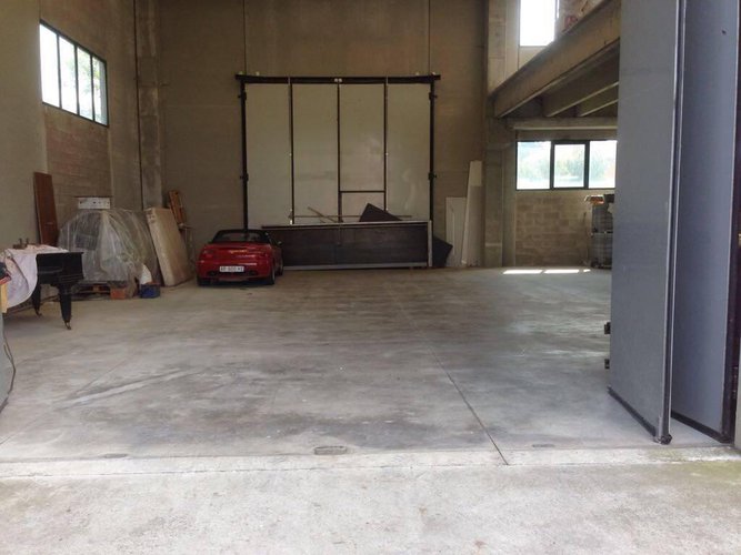 Capannone Paina confine con Seregno