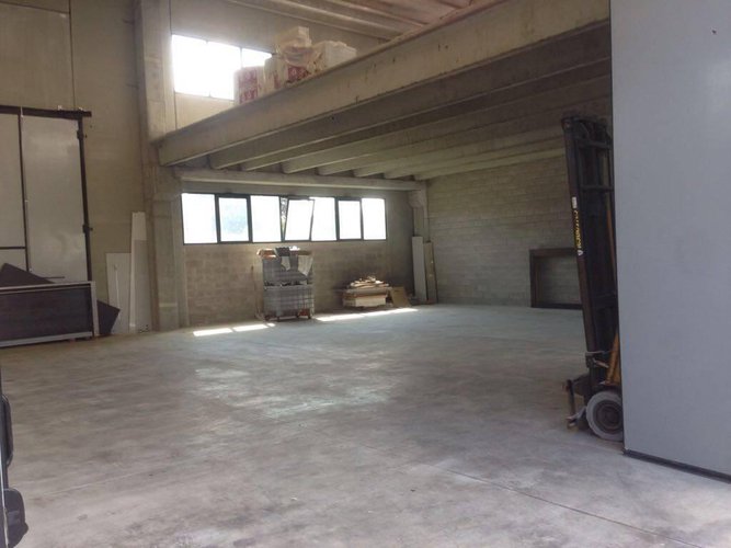 Capannone Paina confine con Seregno Giussano