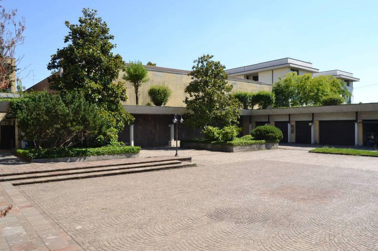 4 Locali Meda Iris Meda