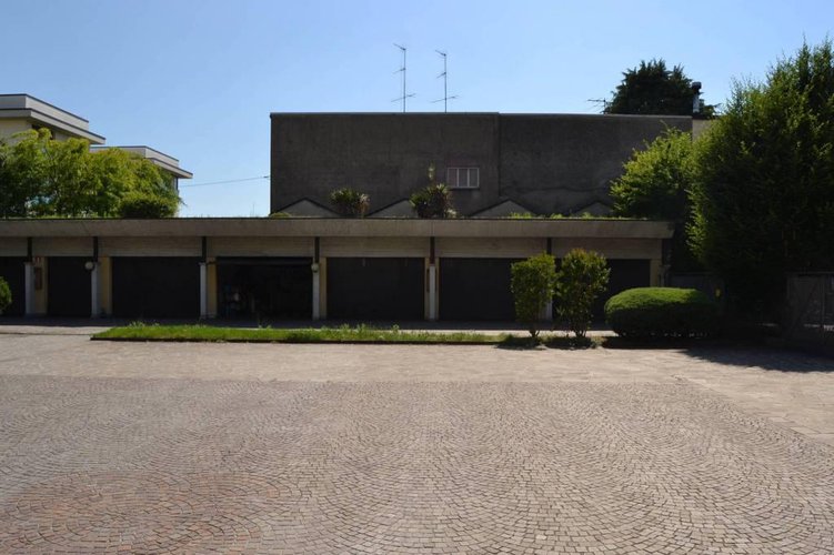 4 Locali Meda Iris Meda