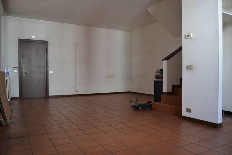 4 Locali Meda Iris Meda