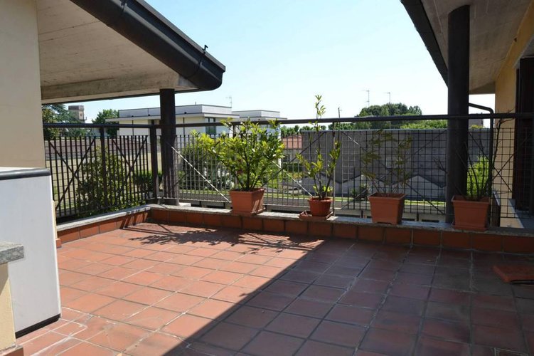 4 Locali Meda Iris Meda