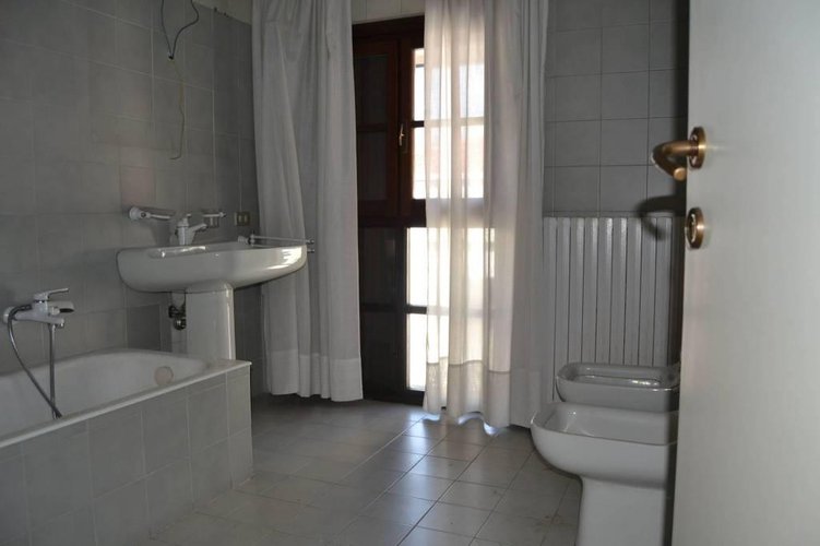 4 Locali Meda Iris Meda