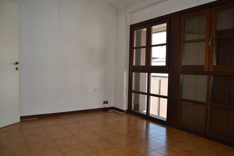 4 Locali Meda Iris Meda