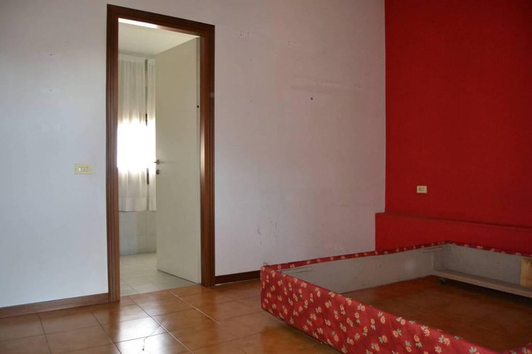 4 Locali Meda Iris Meda