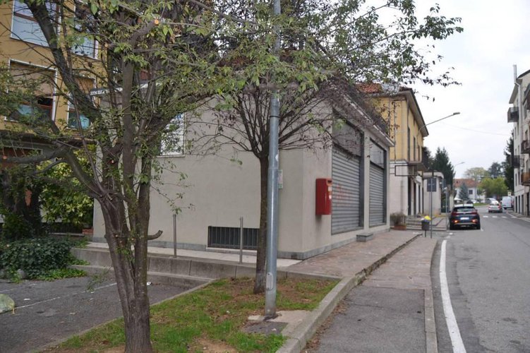 negozio locazione Giussano Giussano