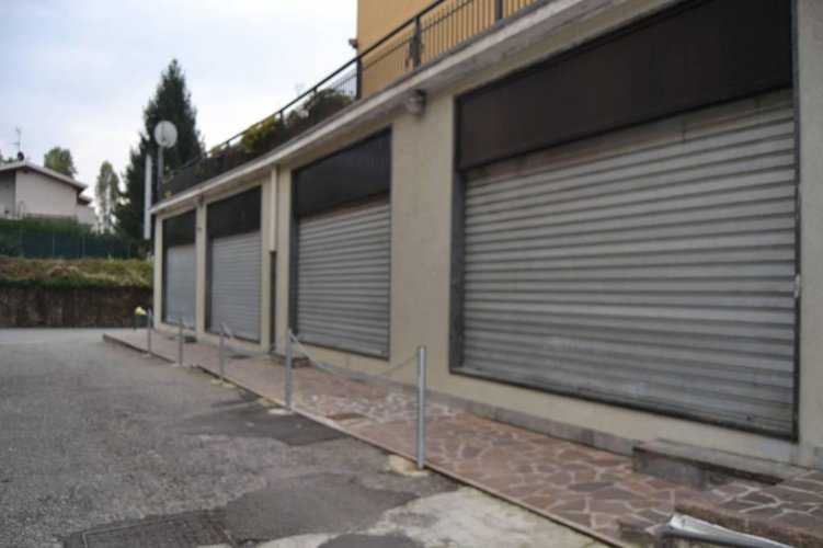 negozio locazione Giussano Giussano