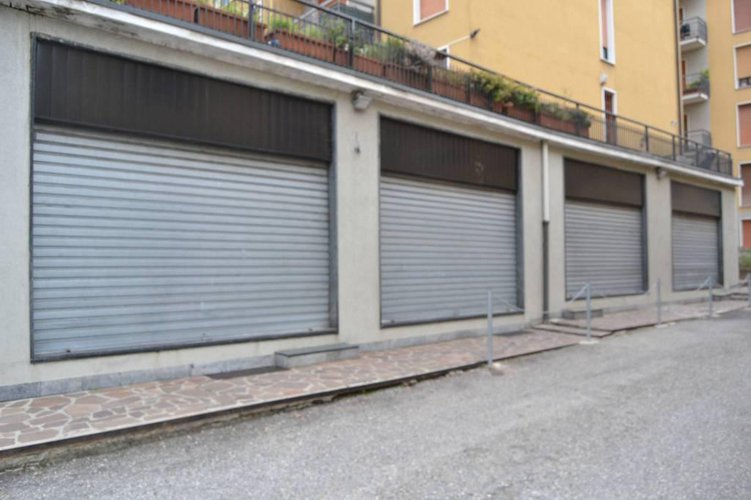negozio locazione Giussano Giussano