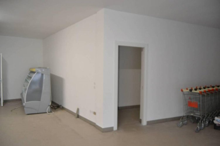 negozio locazione Giussano Giussano