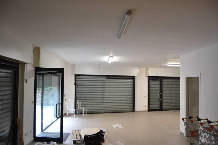 negozio locazione Giussano Giussano