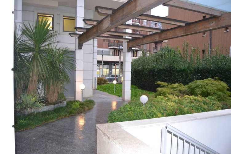 Locazione 3 locali piazza roma Seregno