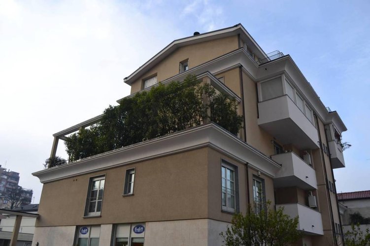 3 Locali con Terrazzo centro