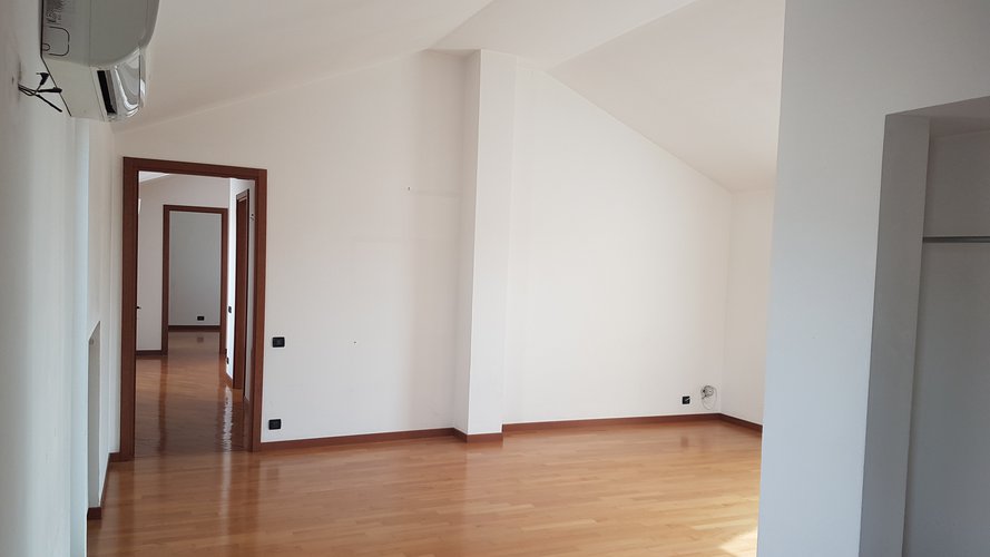 Attico. Via Malj Tabajani. Vista città alta. Bergamo