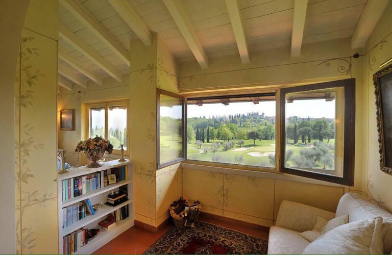 Soiano del Lago (BS). Nel Golf Club attico con vista Soiano del lago