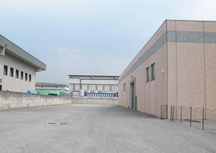 AFFITTASI IMMOBILE INDUSTRIALE 2.076 MQ IN VIA TONALE 19