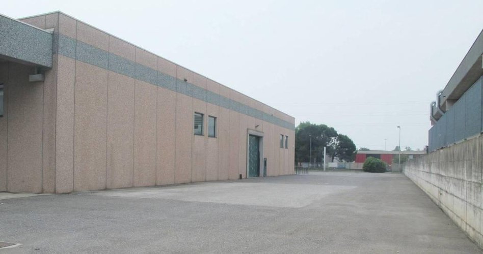 AFFITTASI IMMOBILE INDUSTRIALE 2.076 MQ IN VIA TONALE 19 Albano Sant'Alessandro