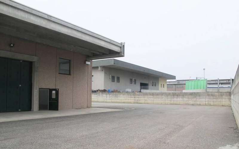 AFFITTASI IMMOBILE INDUSTRIALE 2.076 MQ IN VIA TONALE 19 Albano Sant'Alessandro
