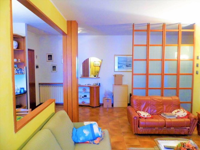 comodo ampio trilocale Carobbio degli Angeli