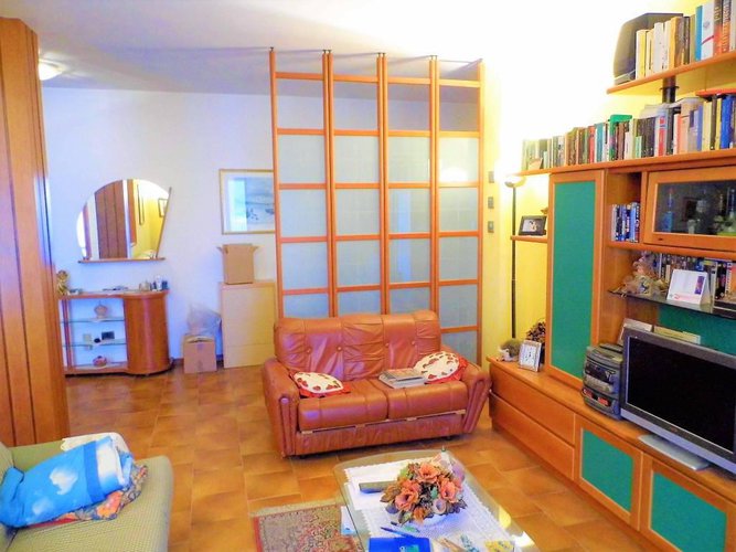 comodo ampio trilocale Carobbio degli Angeli