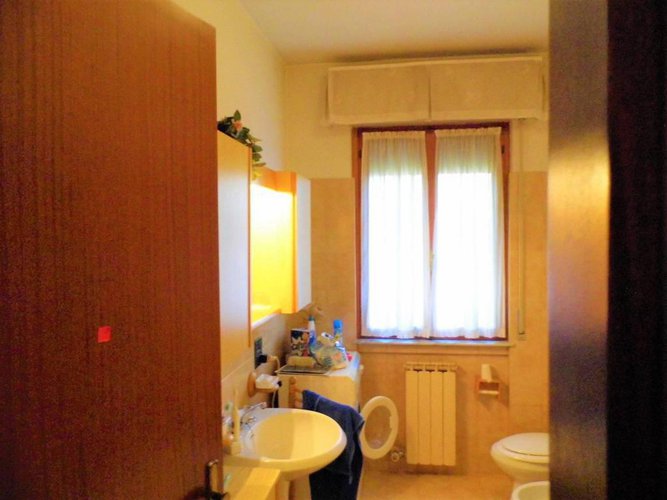 comodo ampio trilocale Carobbio degli Angeli