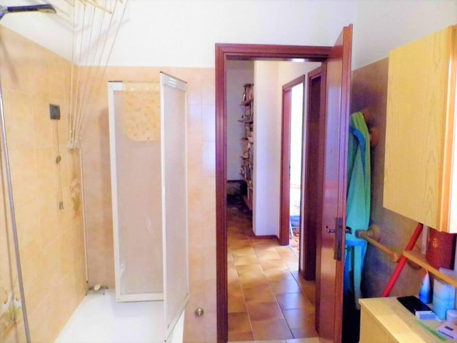 comodo ampio trilocale Carobbio degli Angeli