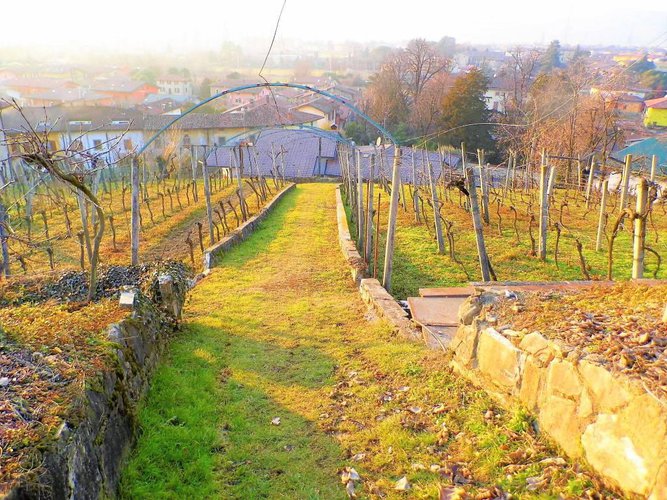 letteralmente in paese Carobbio degli Angeli