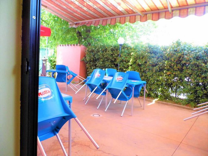 Su strada di fortissimo passaggio, edificio commerciale Cavernago