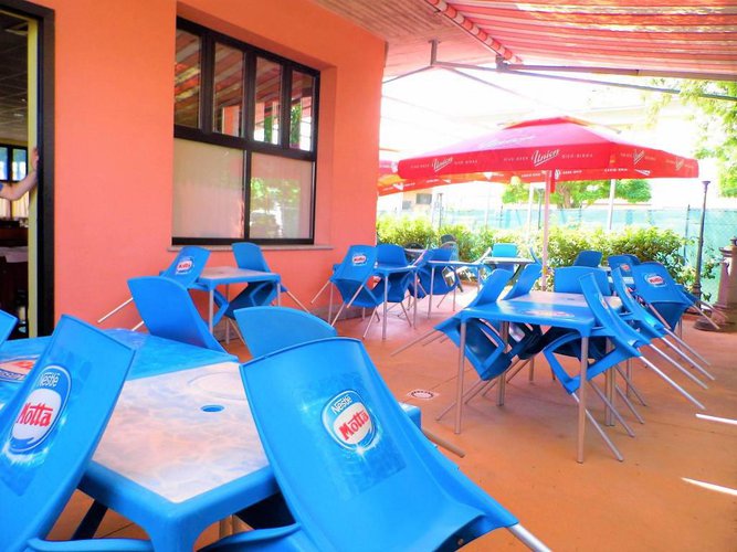 Su strada di fortissimo passaggio, edificio commerciale Cavernago