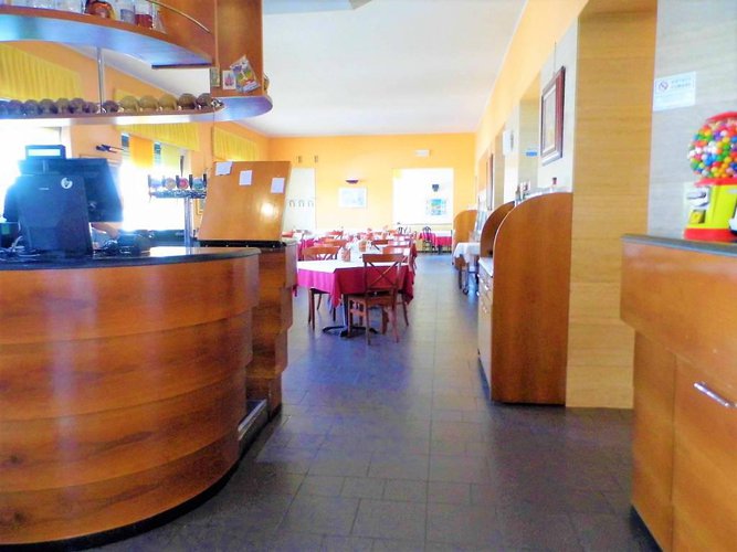 Su strada di fortissimo passaggio, edificio commerciale Cavernago