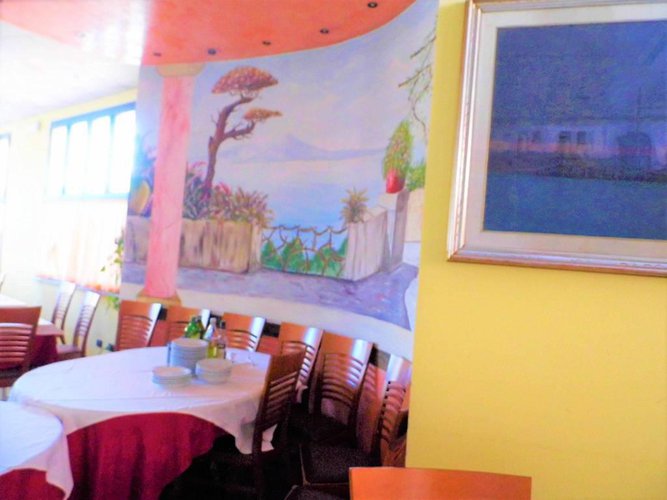 Su strada di fortissimo passaggio, edificio commerciale Cavernago