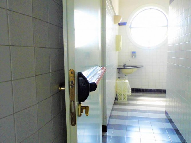 Su strada di fortissimo passaggio, edificio commerciale Cavernago