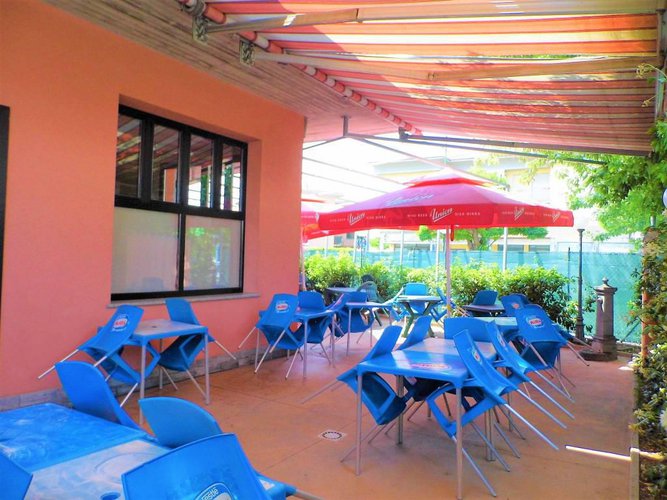 Su strada di fortissimo passaggio, edificio commerciale Cavernago