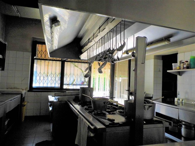 Su strada di fortissimo passaggio, edificio commerciale Cavernago