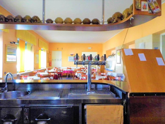 Su strada di fortissimo passaggio, edificio commerciale Cavernago