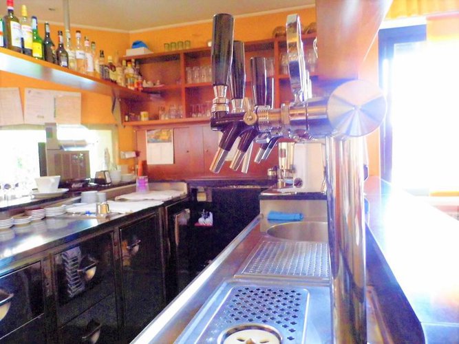 Su strada di fortissimo passaggio, edificio commerciale Cavernago